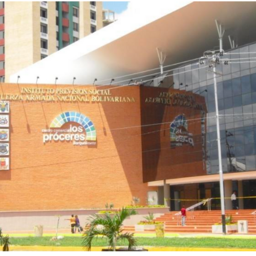 Centro Comercial Los Próceres - plaza central